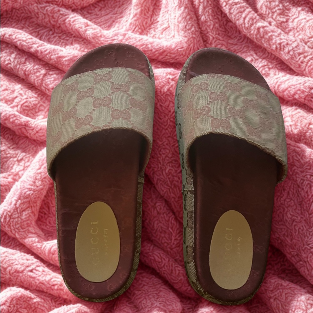 Gucci Brown Sandals with Signature Style